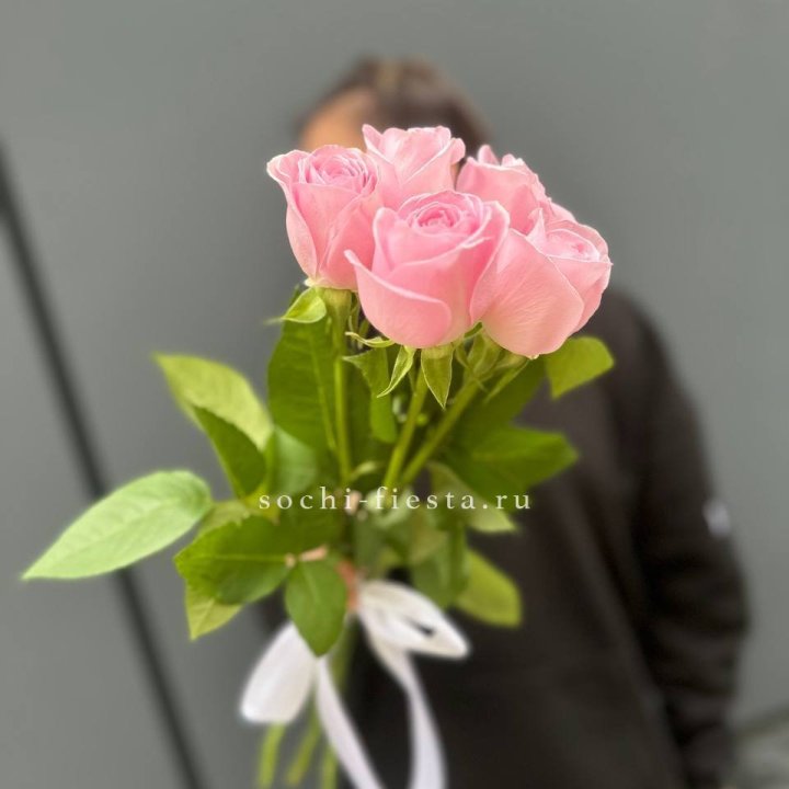 Букет 5 розовых роз  в Рыбинске