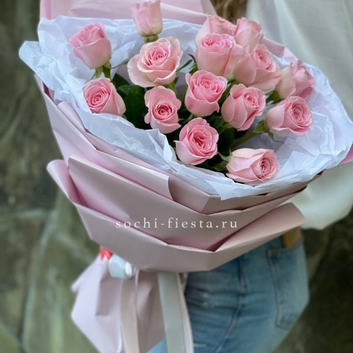 Розовые розы в авторском оформлении в Рыбинске