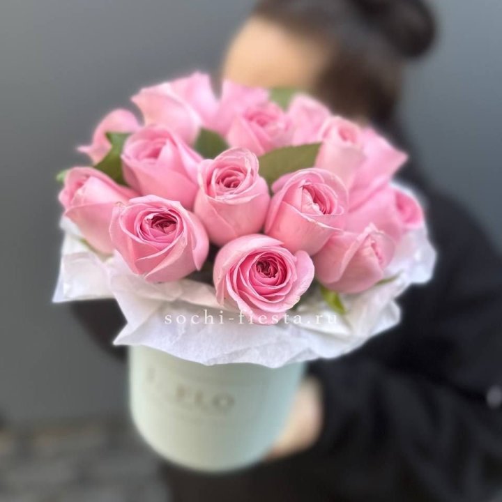 17 розовых роз в цилиндре в Рыбинске