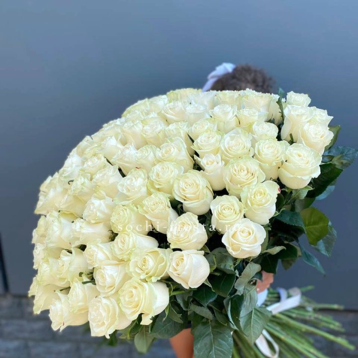 101 белая высокая роза в Рыбинске