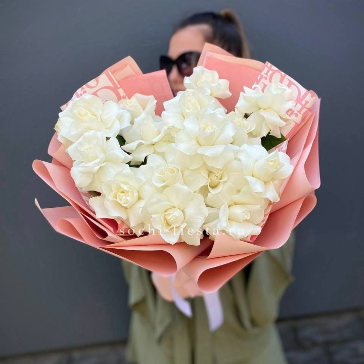 Белые розы "Аморе" в Рыбинске