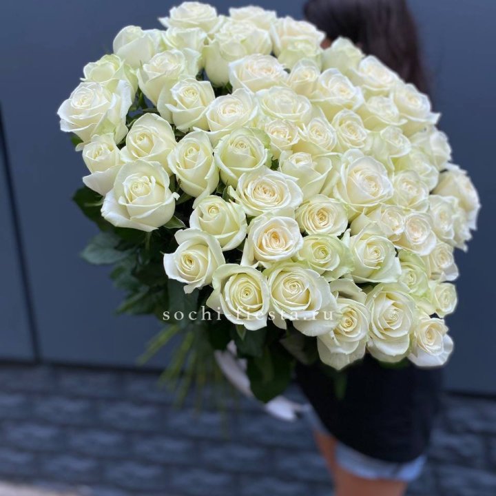 51 белоснежная высокая роза в Рыбинске