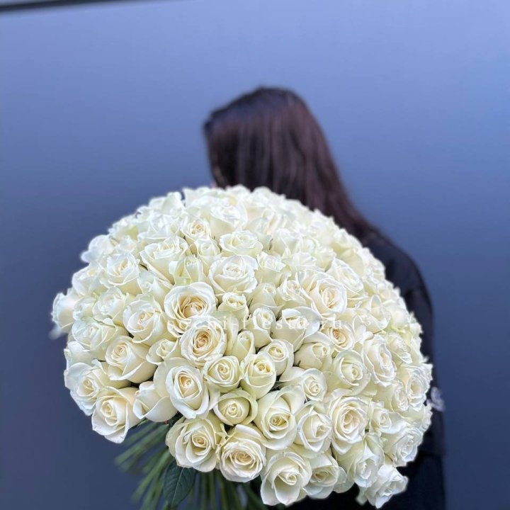 Охапка из 101 белой розы  в Рыбинске
