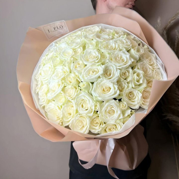 51 белая  роза в оформлении в Рыбинске