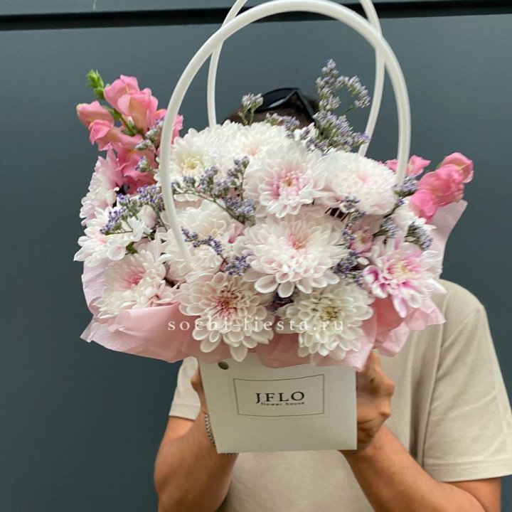 Сумочка из стойких цветов  в Рыбинске