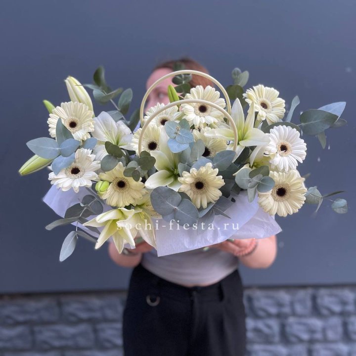 Сумочка лилии и герберы в Рыбинске