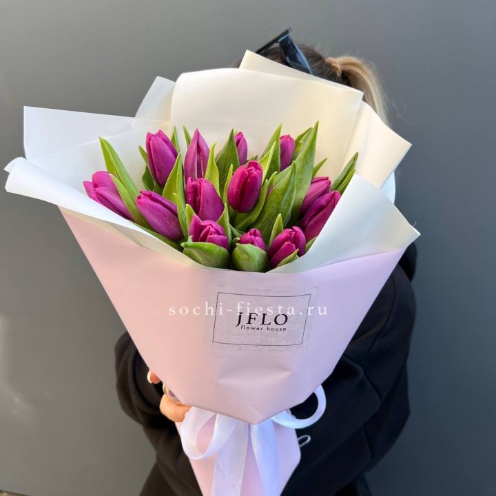 15 пурпурных тюльпанов в Рыбинске